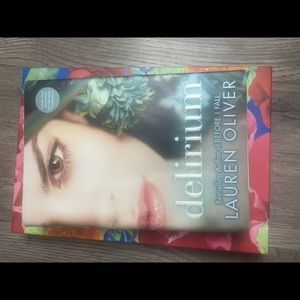 Delirium by Lauren Oliver Book